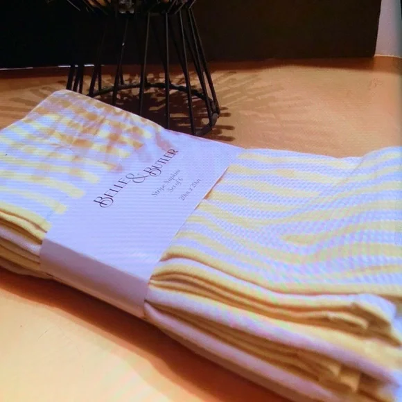 NEW Belle & Butler- 1 New Set of “6” Napkins Lemon & White Stripes.20” x 20” - Picture 8 of 10